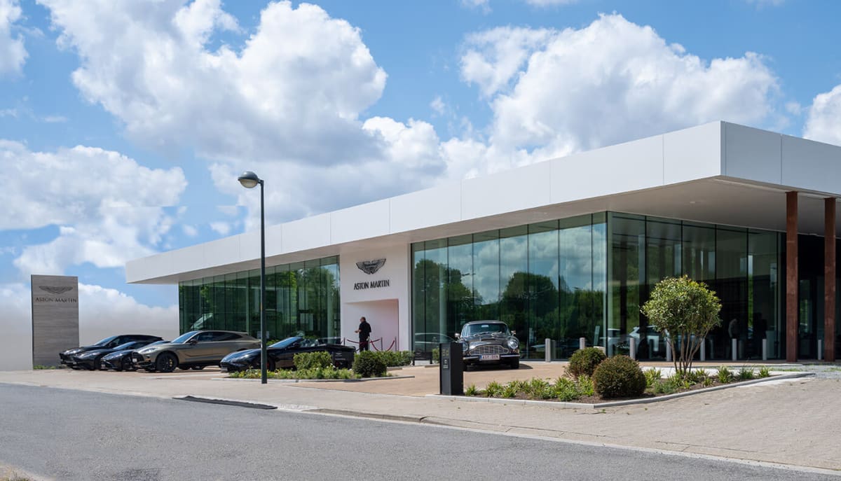 Aston Martin Concession Bruxelles Exterieur Side