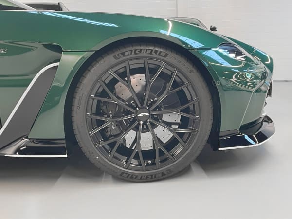 V12 40