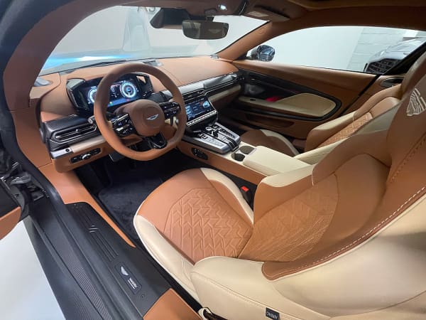 Vanquish 44 1737125926