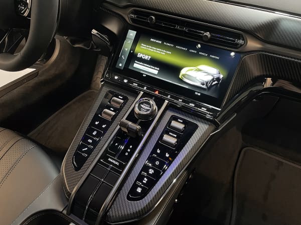 Vantage 01 1741252675