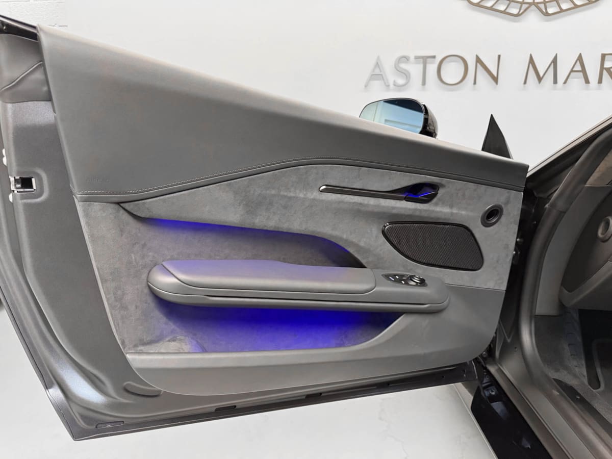 Vantage S Roadster 12