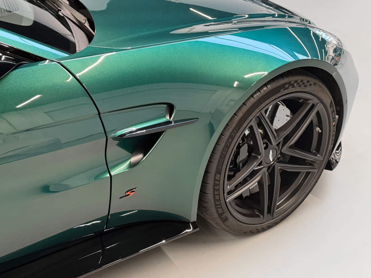 Vantage S Roadster 37