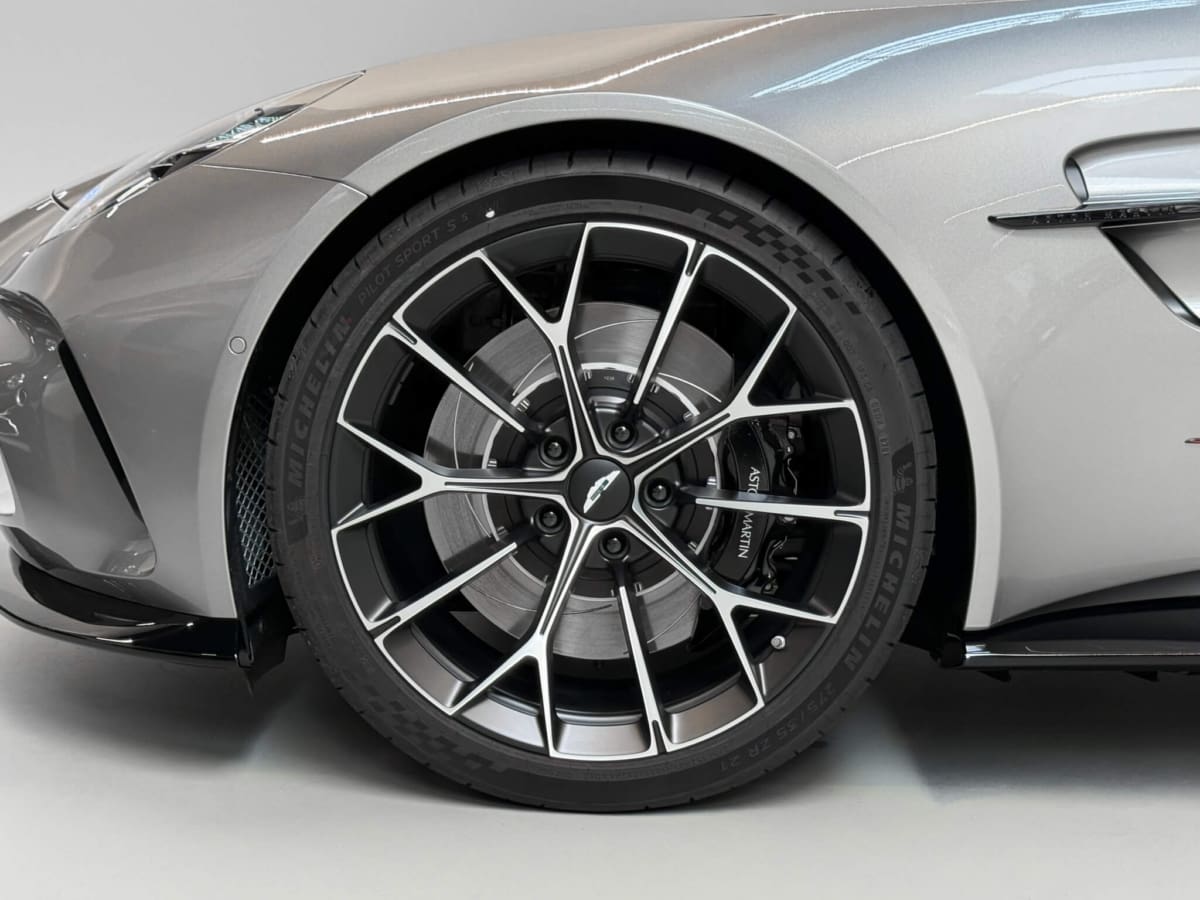 Vantage S 19